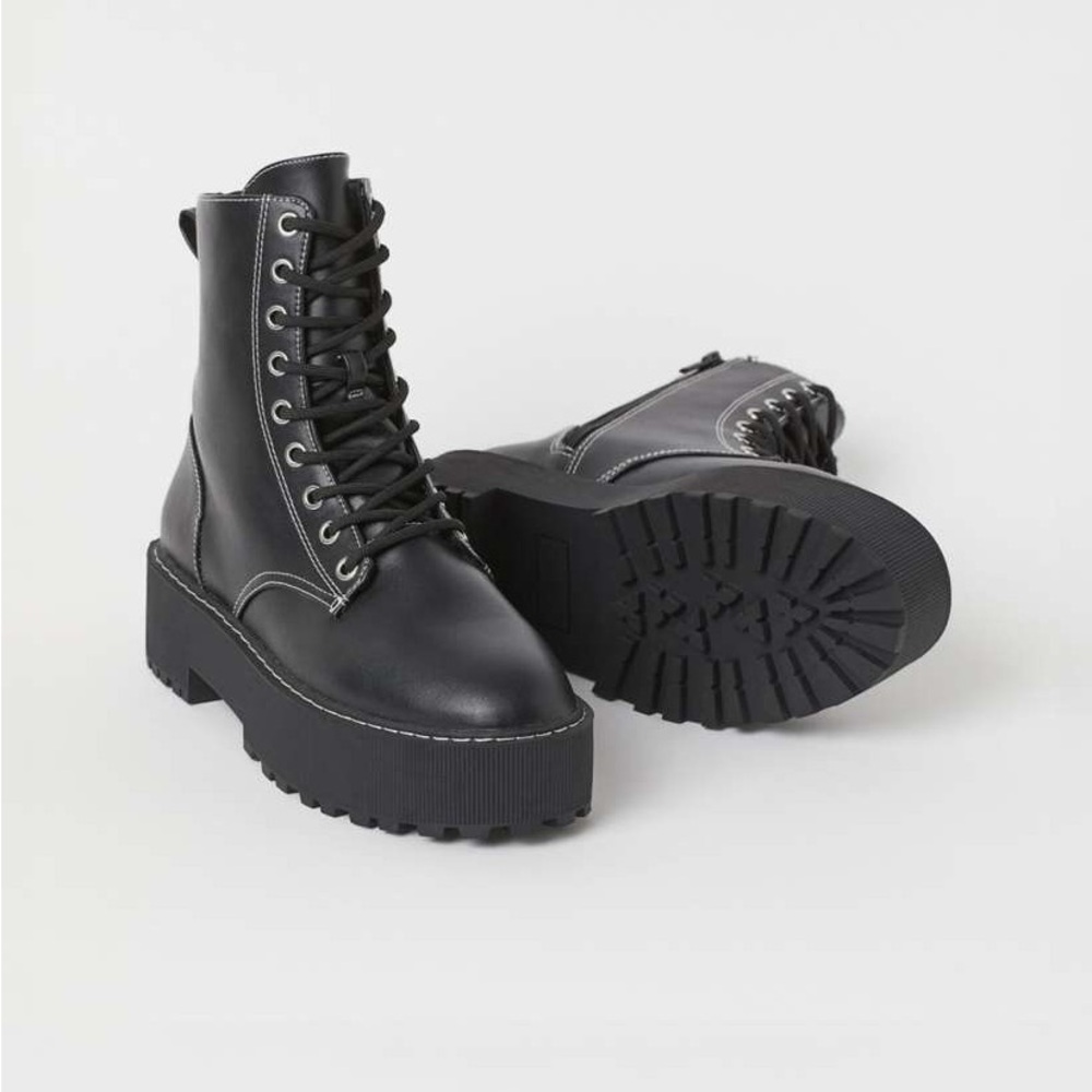 Divided HM Combat Boots
Womens Size US 8 Black Creeper Platform Boot